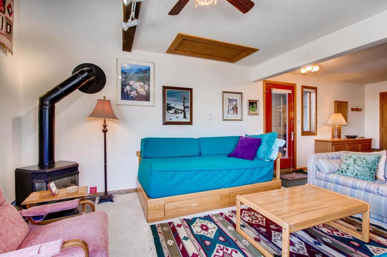 Ski-In Ski-Out Studio Private Balcony & Fireplace Condo 마운트크레스티드부트 외부 사진