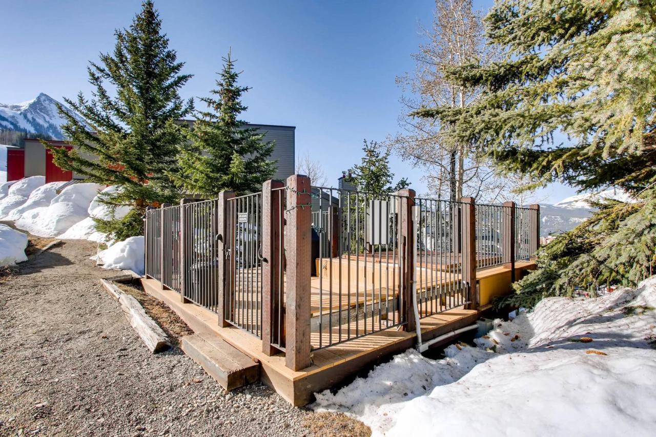 Ski-In Ski-Out Studio Private Balcony & Fireplace Condo 마운트크레스티드부트 외부 사진